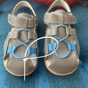 🆕 Nordstrom See Kai Run Taupe/Blue Kids Closed-Toe Sandals. Size 9. Rubber Soles